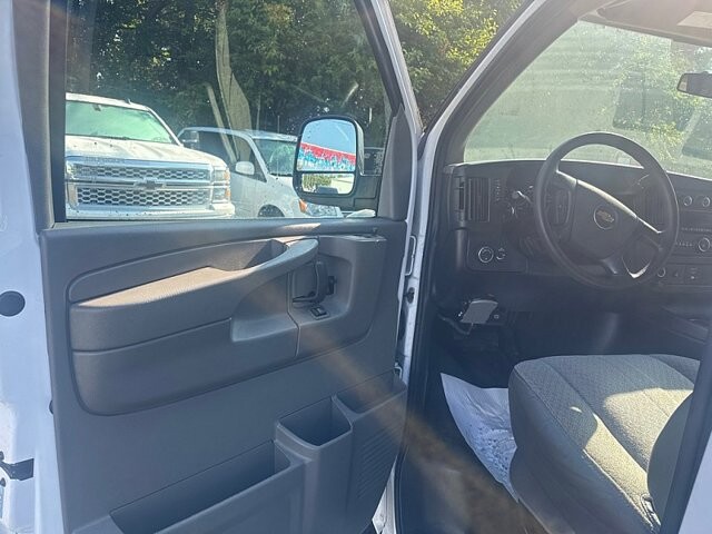 2013 Chevrolet Express 3500 in Oregon, OH 43616 - 18079636 9