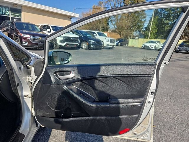 2017 Kia Forte in Oregon, OH 43616 - 18079641 16