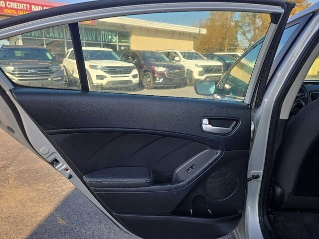 2017 Kia Forte in Oregon, OH 43616 - 18079641 11