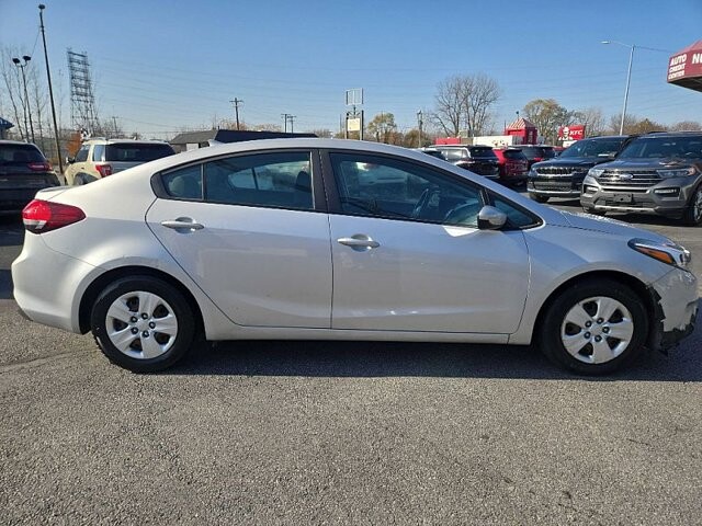 2017 Kia Forte in Oregon, OH 43616 - 18079641 6