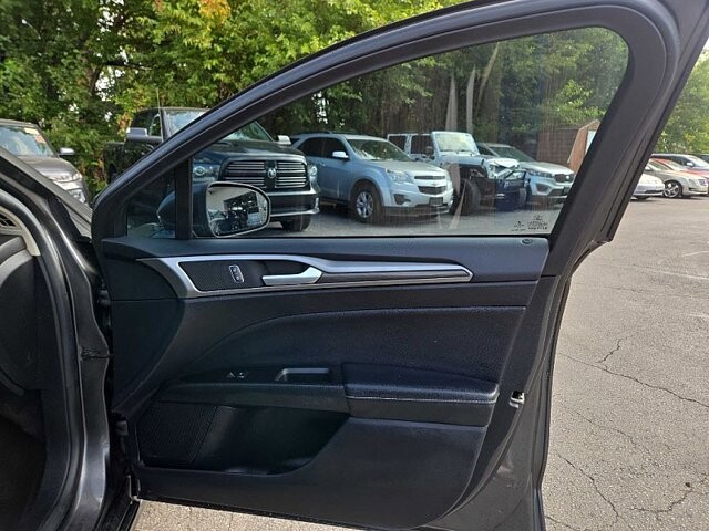 2020 Ford Fusion in Oregon, OH 43616 - 18079645 16