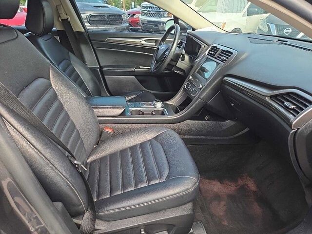 2020 Ford Fusion in Oregon, OH 43616 - 18079645 17