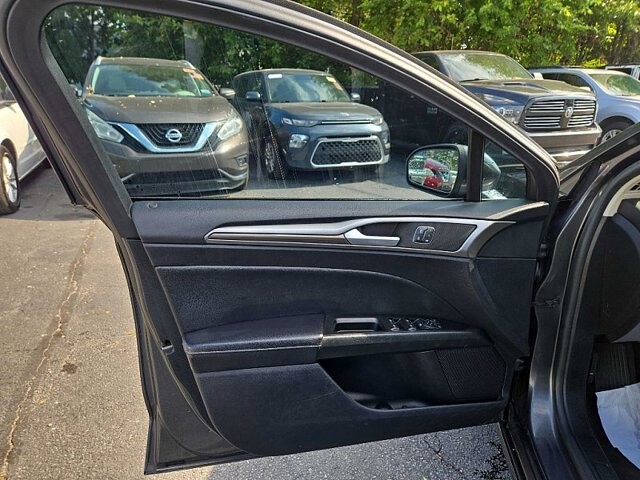 2020 Ford Fusion in Oregon, OH 43616 - 18079645 9