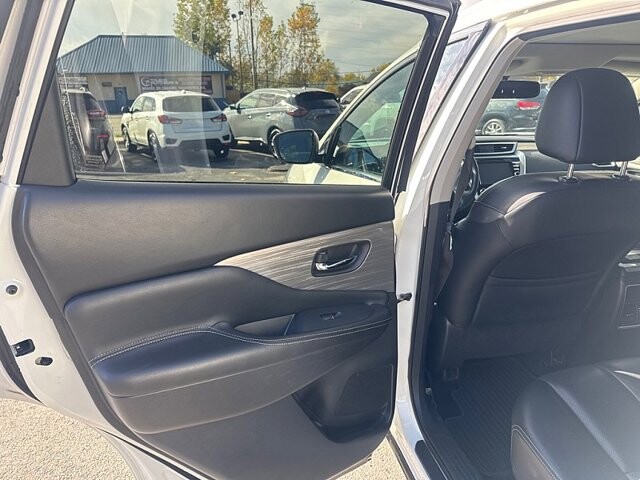 2017 Nissan Murano in Oregon, OH 43616 - 18079647 11