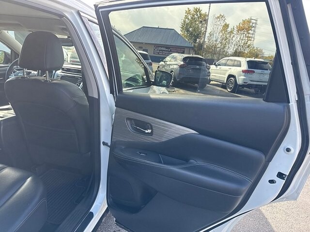 2017 Nissan Murano in Oregon, OH 43616 - 18079647 14