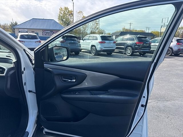2017 Nissan Murano in Oregon, OH 43616 - 18079647 16