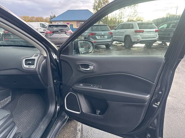 2018 Jeep Compass in Oregon, OH 43616 - 18079650 16