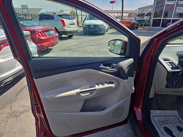 2014 Ford Escape in Oregon, OH 43616 - 18079654 9