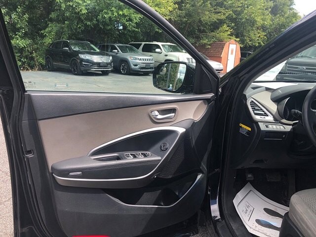 2017 Hyundai Santa Fe in Oregon, OH 43616 - 18079656 9