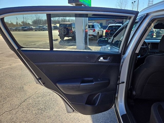 2019 Kia Sportage in Oregon, OH 43616 - 18079660 34