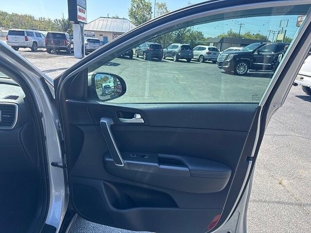 2019 Kia Sportage in Oregon, OH 43616 - 18079660 16