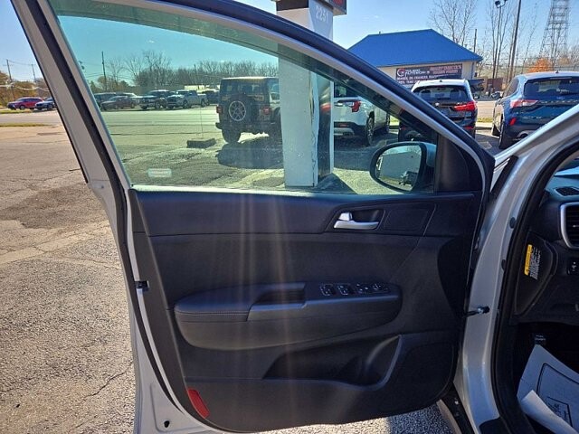 2019 Kia Sportage in Oregon, OH 43616 - 18079660 33