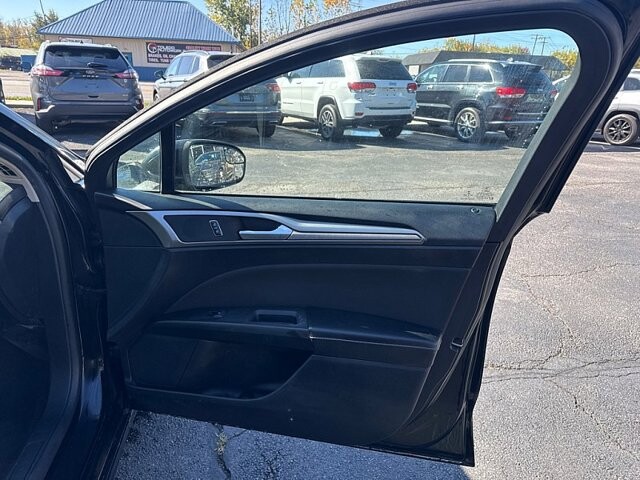 2018 Ford Fusion in Oregon, OH 43616 - 18079668 16