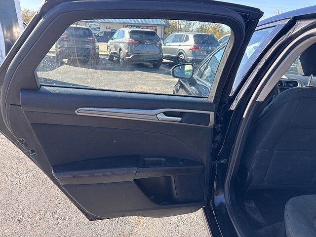 2018 Ford Fusion in Oregon, OH 43616 - 18079668 11