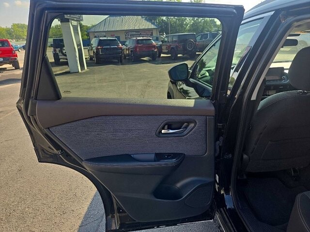 2021 Nissan Rogue in Oregon, OH 43616 - 18079670 11