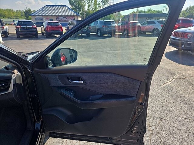 2021 Nissan Rogue in Oregon, OH 43616 - 18079670 16