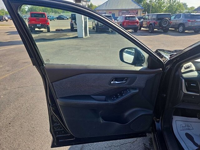 2021 Nissan Rogue in Oregon, OH 43616 - 18079670 9