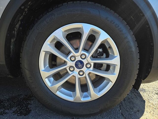 2021 Ford Escape in Oregon, OH 43616 - 18079676 19