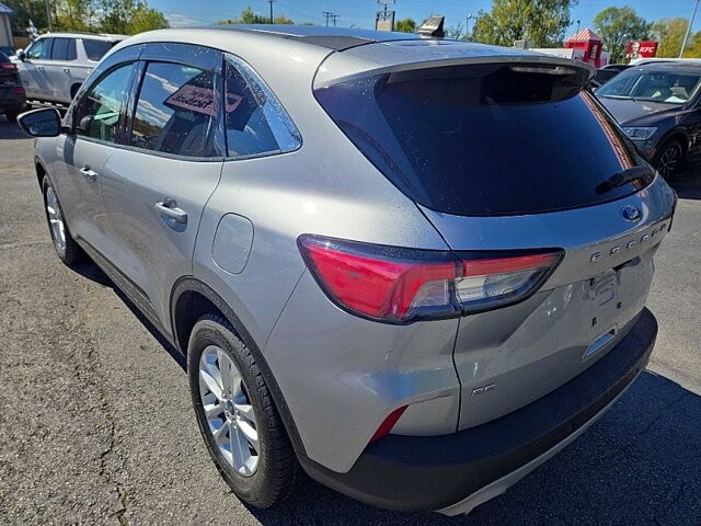 2021 Ford Escape in Oregon, OH 43616 - 18079676 3