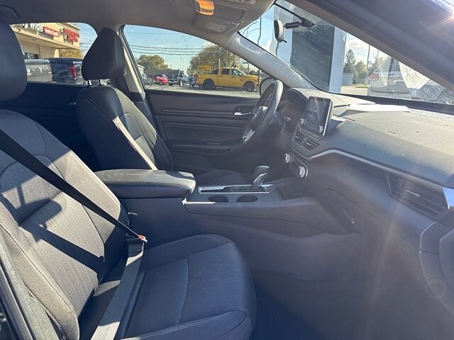 2020 Nissan Altima in Oregon, OH 43616 - 18079677 17