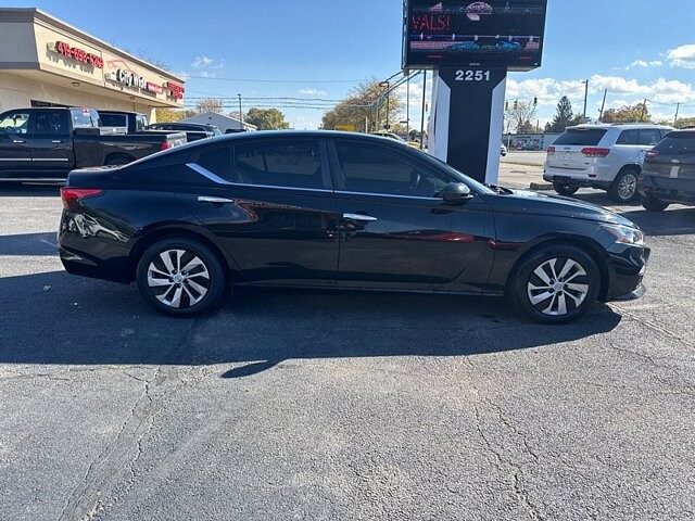 2020 Nissan Altima in Oregon, OH 43616 - 18079677 6