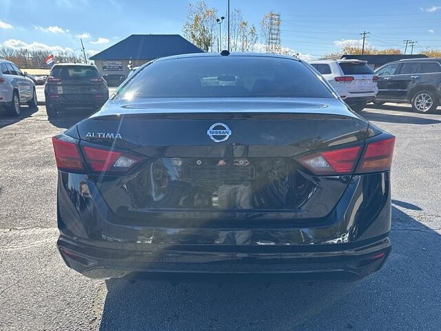 2020 Nissan Altima in Oregon, OH 43616 - 18079677 4