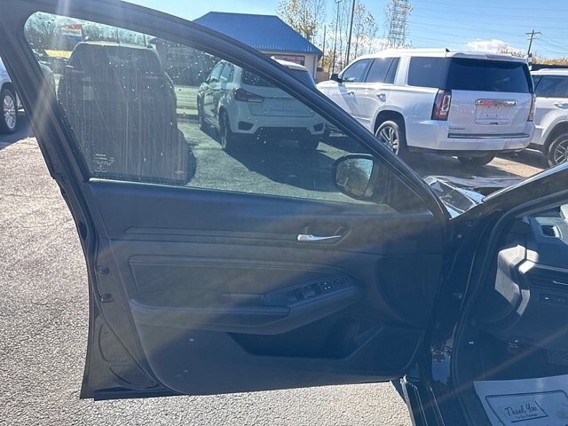 2020 Nissan Altima in Oregon, OH 43616 - 18079677 9