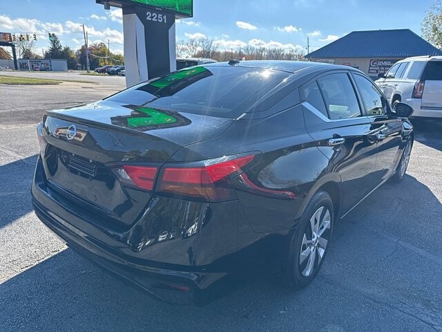 2020 Nissan Altima in Oregon, OH 43616 - 18079677 5