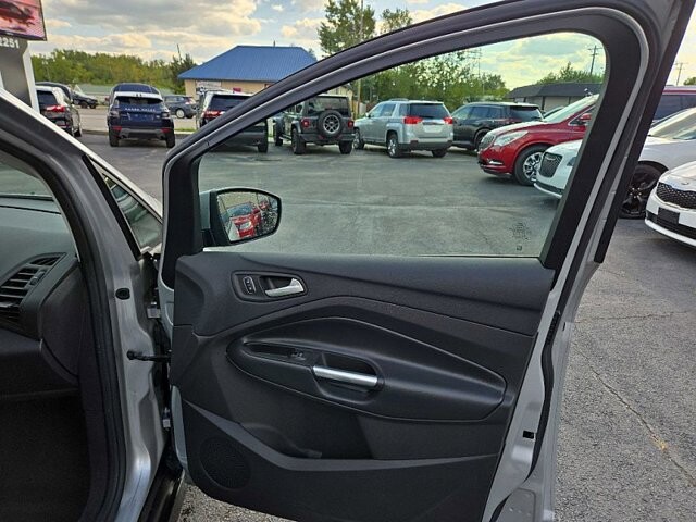 2017 Ford C-MAX in Oregon, OH 43616 - 18079680 16