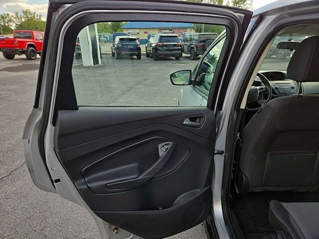 2017 Ford C-MAX in Oregon, OH 43616 - 18079680 11