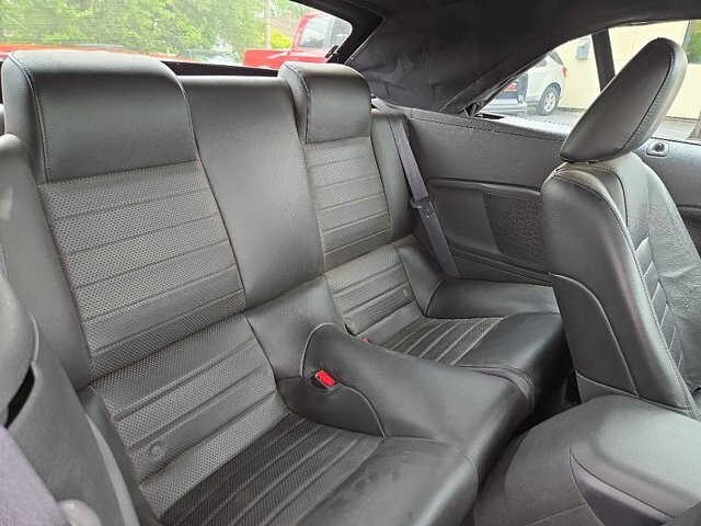 2006 Ford Mustang in Oregon, OH 43616 - 18079681 16