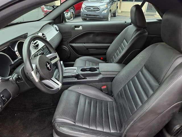 2006 Ford Mustang in Oregon, OH 43616 - 18079681 11