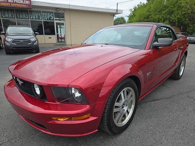 2006 Ford Mustang in Oregon, OH 43616 - 18079681