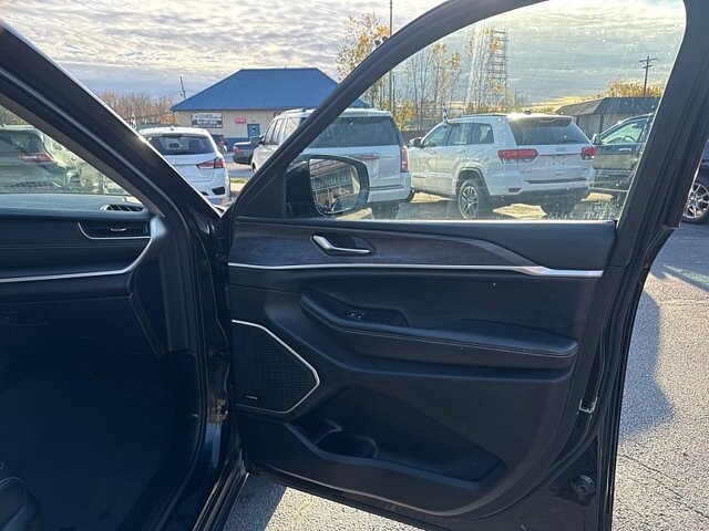 2022 Jeep Grand Cherokee L in Oregon, OH 43616 - 18079683 18