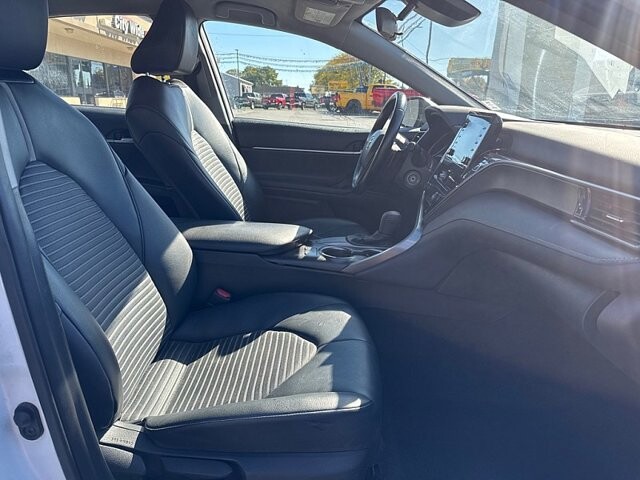 2021 Toyota Camry in Oregon, OH 43616 - 18079688 16