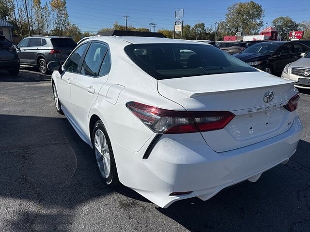 2021 Toyota Camry in Oregon, OH 43616 - 18079688 3