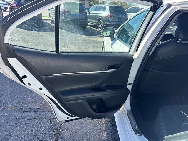 2021 Toyota Camry in Oregon, OH 43616 - 18079688 11