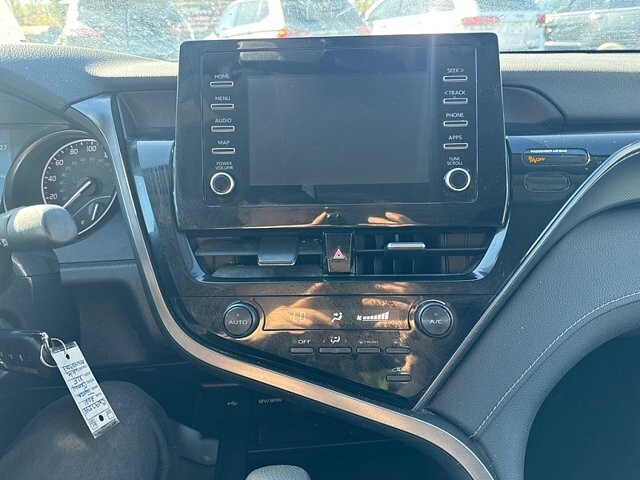 2021 Toyota Camry in Oregon, OH 43616 - 18079688 21