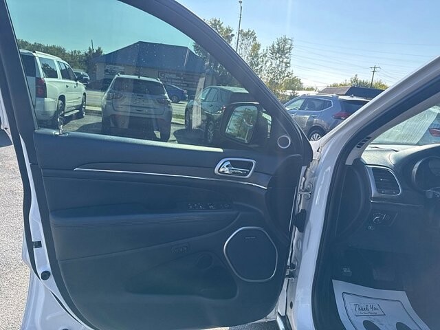 2017 Jeep Grand Cherokee in Oregon, OH 43616 - 18079693 9