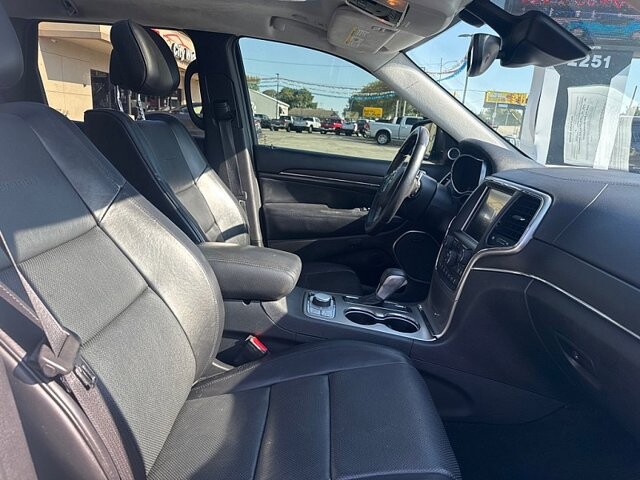 2017 Jeep Grand Cherokee in Oregon, OH 43616 - 18079693 16