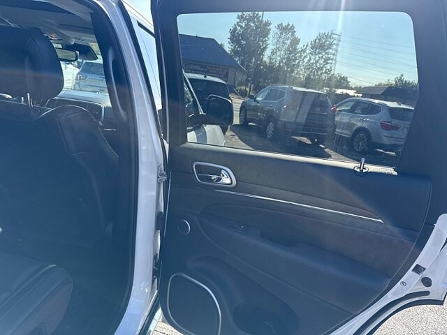2017 Jeep Grand Cherokee in Oregon, OH 43616 - 18079693 13