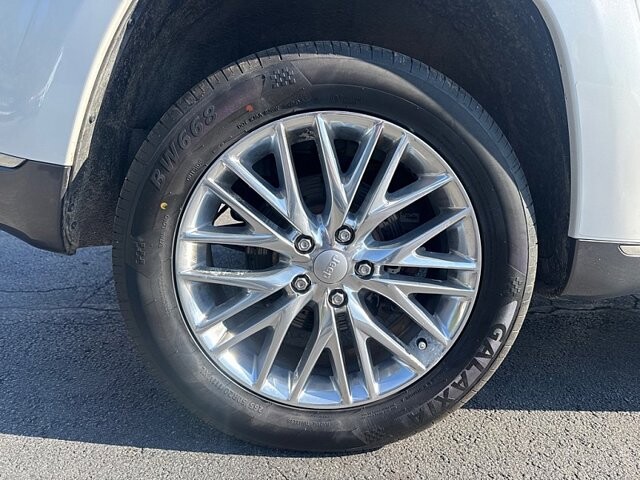 2017 Jeep Grand Cherokee in Oregon, OH 43616 - 18079693 17