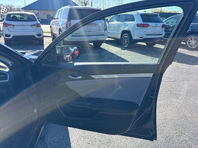 2018 Honda Civic in Oregon, OH 43616 - 18079694 16