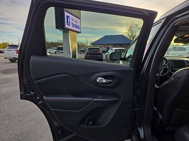 2015 Jeep Cherokee in Oregon, OH 43616 - 18079695 11