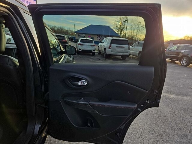 2015 Jeep Cherokee in Oregon, OH 43616 - 18079695 14