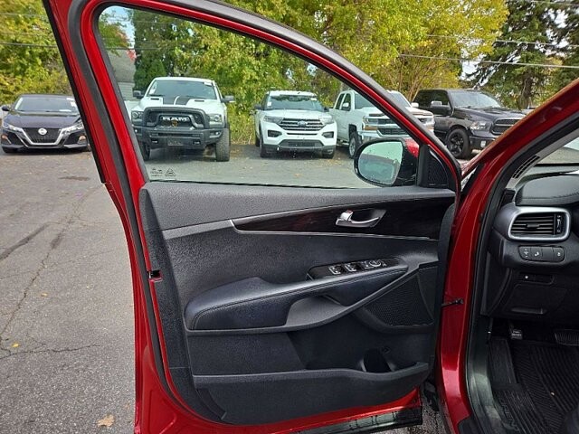 2019 Kia Sorento in Oregon, OH 43616 - 18079697 9