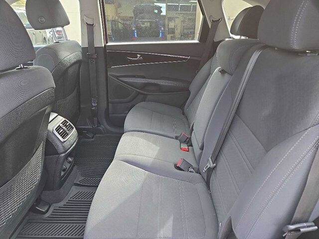 2019 Kia Sorento in Oregon, OH 43616 - 18079697 12
