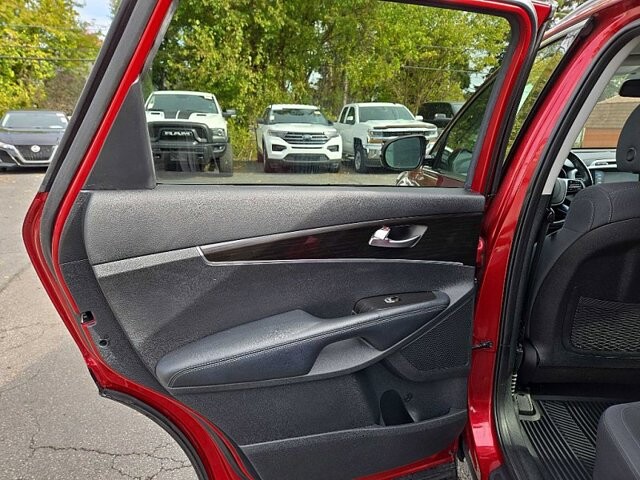 2019 Kia Sorento in Oregon, OH 43616 - 18079697 11