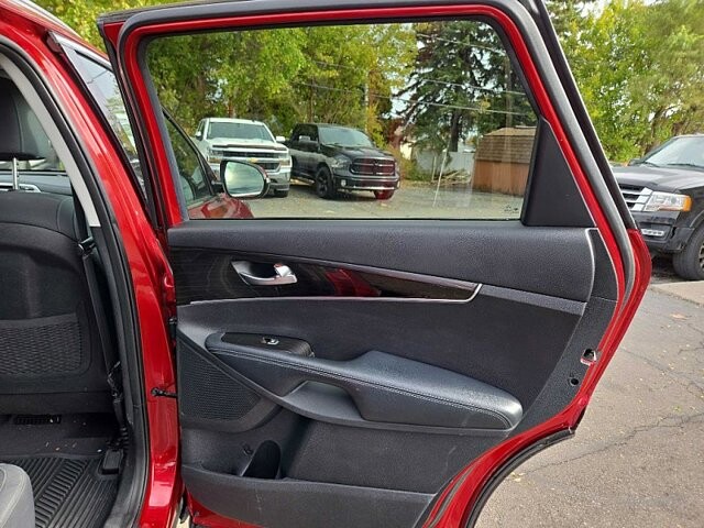 2019 Kia Sorento in Oregon, OH 43616 - 18079697 15