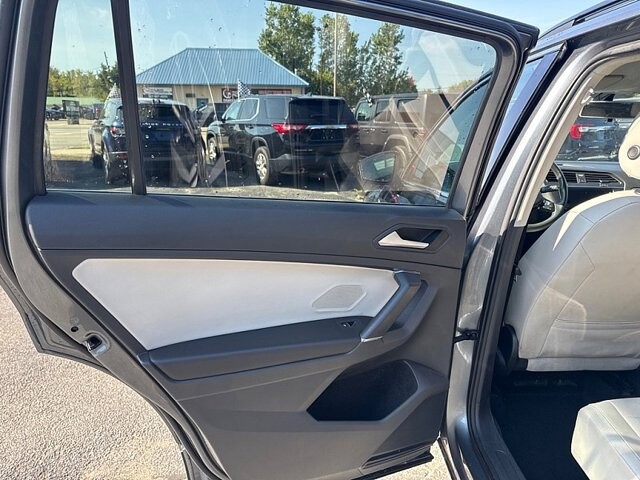 2020 Volkswagen Tiguan in Oregon, OH 43616 - 18079700 11